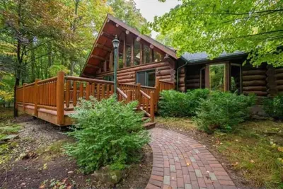 Image de Charming 3-bedroom Log Cabin by the lake