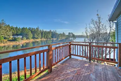 Image de Waterfront North Bend Home: 9 Miles into Town