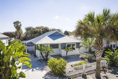Image de The Coconut Cottage. Hot Tub. Walk To Beach