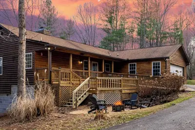 Image de Ellijay Mountains- Hot Tub, FirePit + Nearby hiking and wineries!