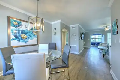 Image de Luxe modern Condo w Stunning views of Gulf just steps away from the beach D210