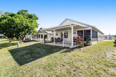 Image de Lakeside Home - Snowbird-Friendly, Pool, Internet, Ac, Washer/Dryer, Dogs Ok
