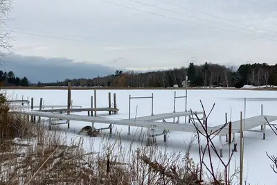 Image de Michele's Landing: Cheerful cottage on the narrows of Lake Leelanau.