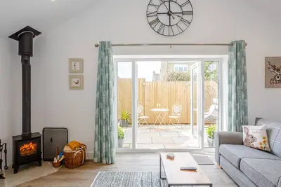 Image de Eames Cottage, pet friendly, with open fire in Cowling
