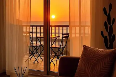 Image de Vue mer exceptionnelle au 4e étage – Clim, Wi-Fi, plage à pied