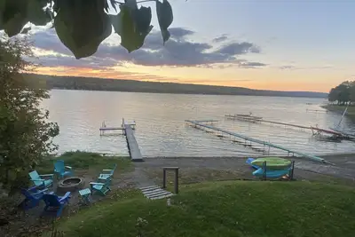 Image de 5-Bdrm Lakefront Retreat w. Charming Guest House: 15 mins to Letchworth, Geneseo