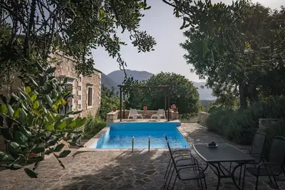 Image de Koules Estate-Daphne, with Pool & Bbq, an Agricultural barn for Nature lovers