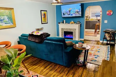 Image de Boho-Chic Travel Pad Unit 2: Fireplace, Fun & Convenient