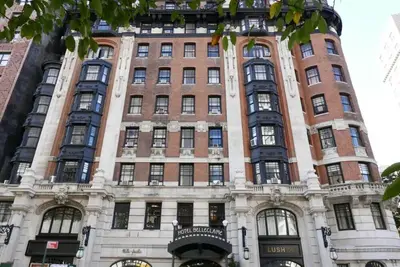 Image de Everything Ny has to offer at Your Arms Reach! 3 Convenient Spaces, Bakery