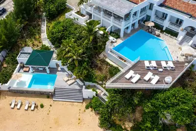 Image de L'Oasis - Elegant Beachfront Villa