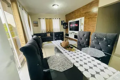 Image de hot whater, Condo 3 Bd Apt | internet 2 free parking, A\/C, wifi