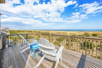 Image de Summer Savings -Oceanfront Dog Friendly Home w/ Game Room, Wet Bar, & Basketball