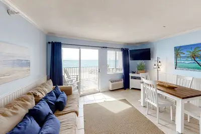 Image de Oceanfront Condo with Shared Pool, Ocean View, WiFi, Central Ac, and Private W/D