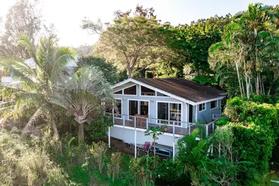 Image de Charming home with balcony, washer\/dryer & free WiFi – stunning ocean views