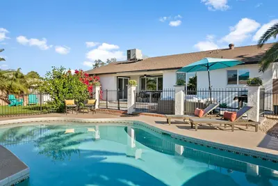 Image de Dog-friendly home with private pool, central Ac & W/D - snowbird-friendly