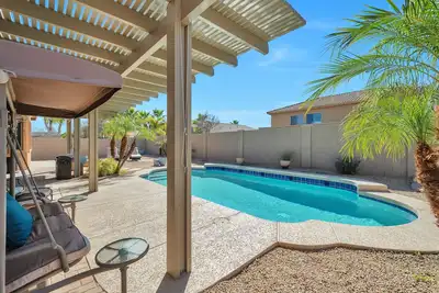 Image de 10 min to Bell Bank Park, 5 min to Eastmark, Hiking, and Activities!