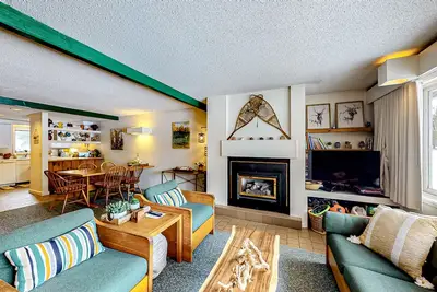 Image de Family-Friendly Condo with Shared Pool/Hot Tub/Tennis, Patio, Fireplace, & WiFi