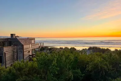 Image de Idyllic Ocean-View Oasis with Rooftop Deck, Private Hot Tub - Steps to Shore