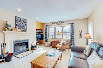 Image de Ski-in/out condo with mountain views, fireplace, pool, & hot tub