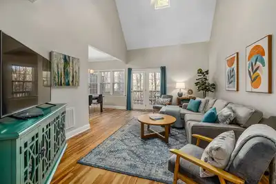 Image de Near downtown Cary & Rdu. Easy access to Raleigh, Durham and local venues.