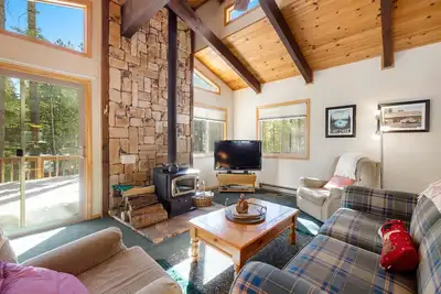 Image de Dog-friendly mountain retreat with deck, woodstove & secluded location