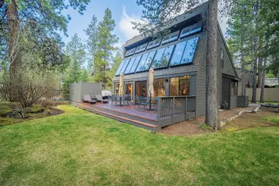 Sunriver Retreat with A/C, Bbq & Prime Location