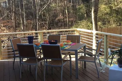 Image de Lovely Bungalow in private, secluded neighborhood near Carrboro