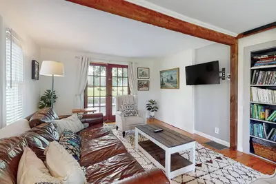 Image de Modern Rustic Farmhouse with Fast WiFi, Fireplace, & Mountain View - Near Skiing