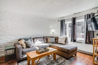 Image de Family-Friendly Townhome with Shared Pool/Hot Tub, Deck, Fireplace, & Fast WiFi