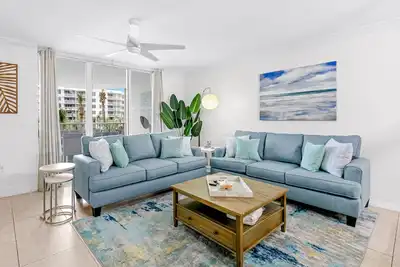 Image de Gorgeous home with furnished balcony, pool, bay view, & beach access