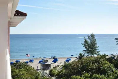 Image de Palm Beach Shores oceanfront condo!