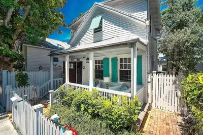 Image de Exquisite Elegance in Old Town Key West: Your Stylish Sanctuary Awaits