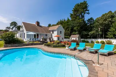 Image de Private Vacation Oasis with Pool, Outdoor Kitchen & Koi Pond!