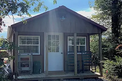 Image de Tom & Jerri's Rustic Cabin located on the lake