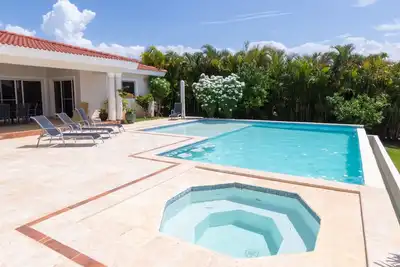 Image de lux 3bedroom 3bathroom villa w/Infiniti pool & hot tub