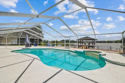 Image de Private Lakefront Retreat with Heated Pool, Dock & Kayaks Near Tampa