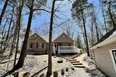 Acorn Hills-Stylish~Oak Forest~Private Beach~Bikes-games room