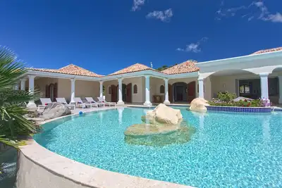 Image de La Salamandre - Lagoon view Villa - Private Dock