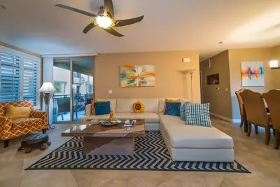 Image de Stunning 3 bedroom 2 bath condo blocks from the beach and harbor