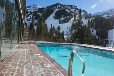 Image de Christmas at Snowbird, Dec 23 - 30 2023. Be First to Ski the Amazing Powder!