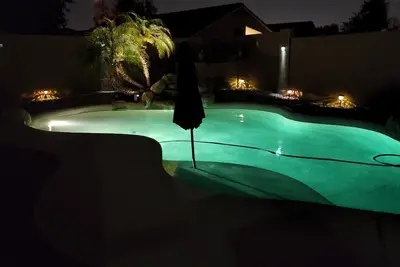 Image de Relaxing 4 bdrm home w/ heated pool, great location for everything Phoenix!