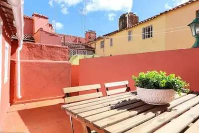 Image de Renovated and modern apartment with 2 bedrooms, each with a double bed. It. . .