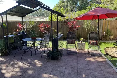 Image de Home away from Home! Close to Beaches and Shops.