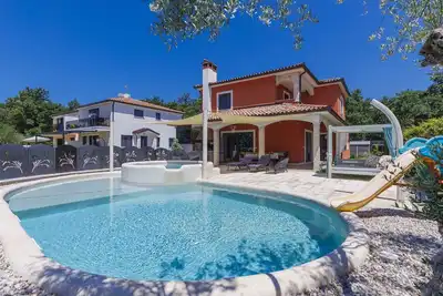 Image de Belle maison de vacances privée avec climatisation, piscine privée, Wifi, Tv, terrasse, parking