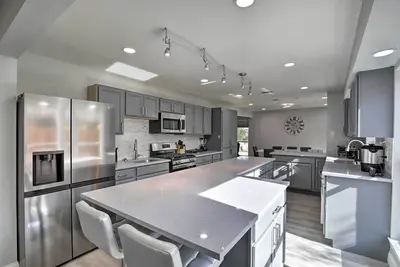 Image de 17 Mi to Dallas: Richardson Home w\/ Hot Tub