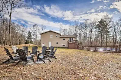 Image de Modern East Stroudsburg Home w/ Pool + Fire Pit