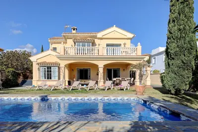 Villa Majestic avec vue sur la montagne, piscine et Wi-Fi