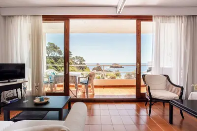 Image de Appartement avec balcon vue sur mer - 3 minutes à pied de la plage et parking gratuit