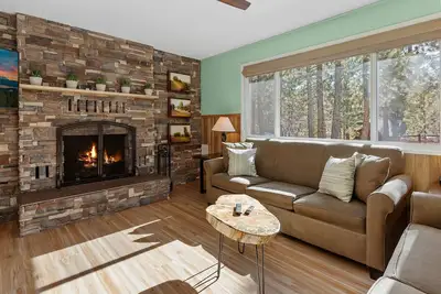 Image de Robinson's Roost - Walk to Lake & Village, Arcade Game, Fireplace, Deck, Barbecue