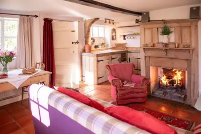 Farm Cottage  a cute C16th cottage, a walk across the fields to a great pub